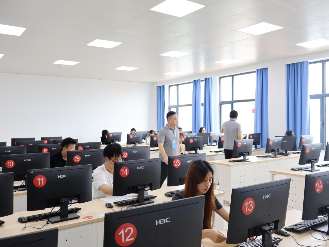 青島市首屆“技能新星”職業(yè)技能大賽物流與貨運(yùn)代理賽項(xiàng)在我校圓滿落幕，信息技術(shù)咨詢賦能賽事創(chuàng)新